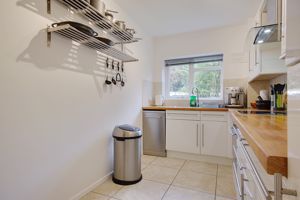 Kitchen/Breakfast Room- click for photo gallery